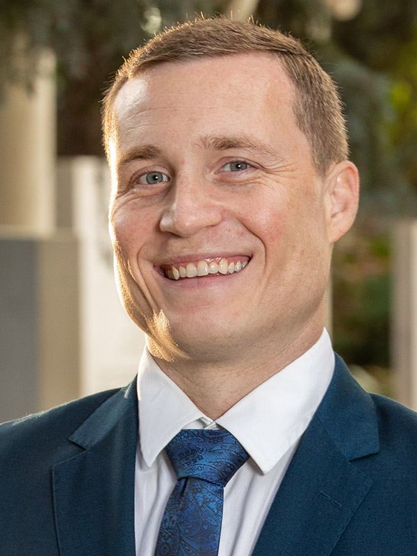 Daniel C. Martin, Asistente Legal de PesekLaw